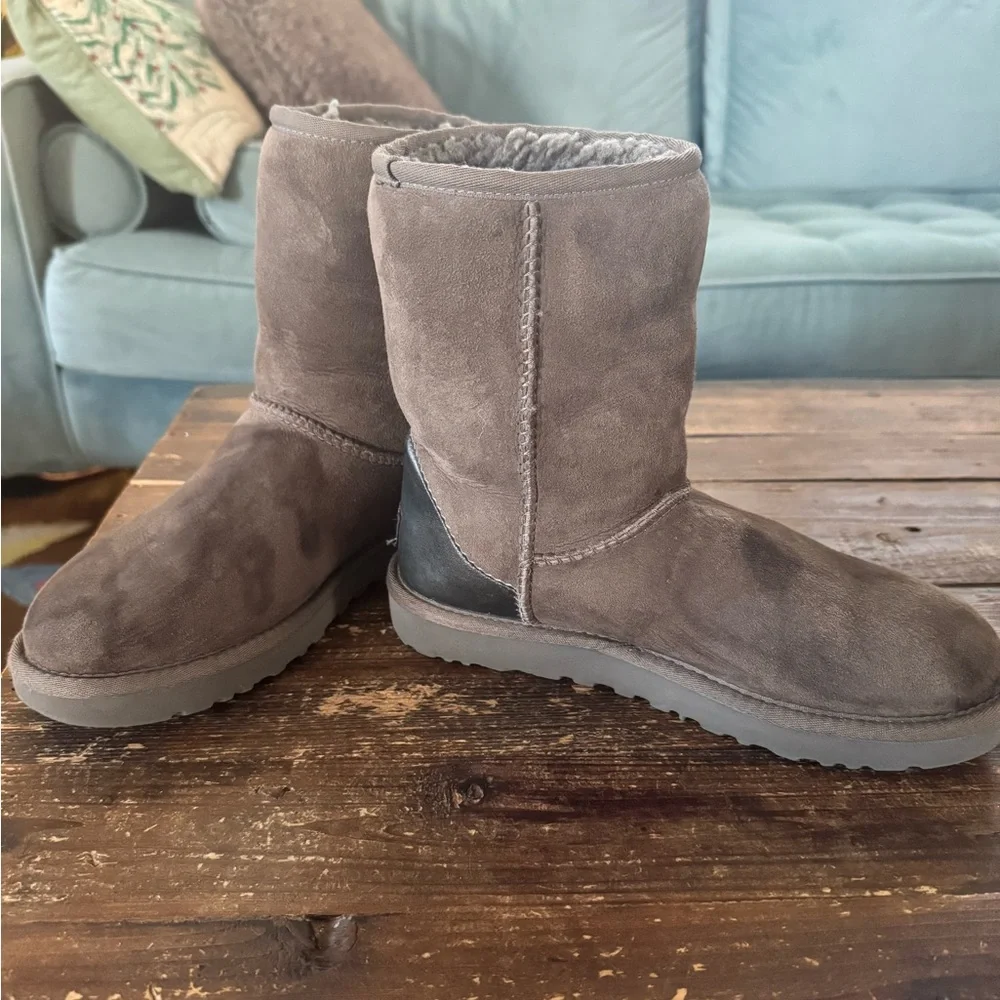 UGG Women's Classic Short II Metallic Winter Boot